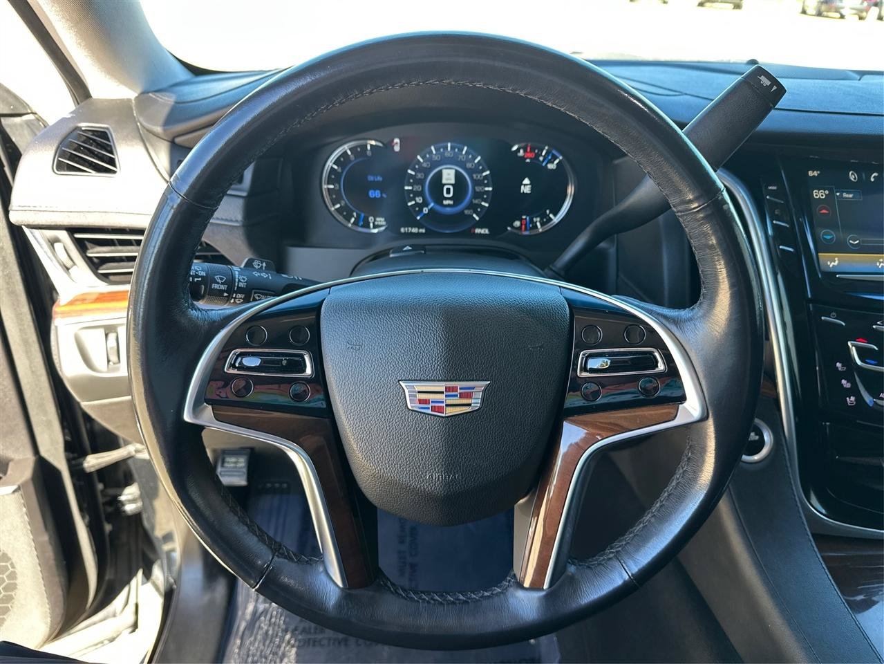 Used 2018 Cadillac Escalade Luxury AWD/4WD image 18