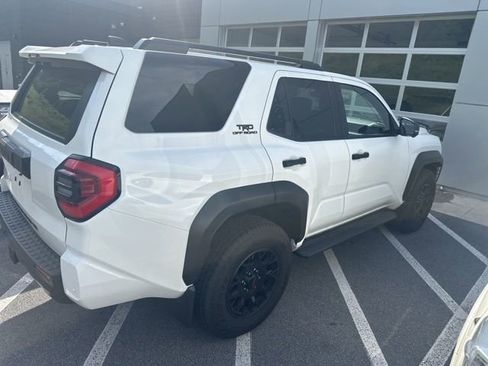 Used 2025 Toyota 4Runner TRD Off-Road Premium AWD/4WD image 25