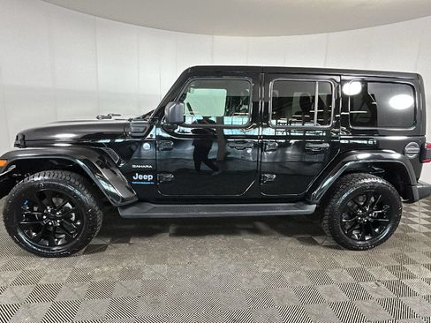 Used 2023 Jeep Wrangler Unlimited Sahara w/ Cold Weather Group AWD/4WD image 7