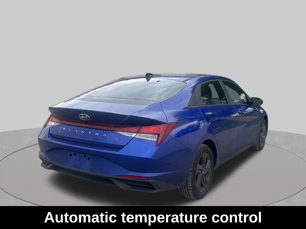 Used 2023 Hyundai Elantra SEL w/ Preferred Accessory Package FWD image 6