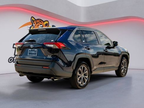 Used 2022 Toyota RAV4 XLE Premium AWD/4WD image 6