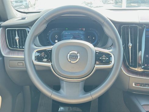 Certified 2024 Volvo XC60 B5 Ultimate w/ Protection Package Premier image 16