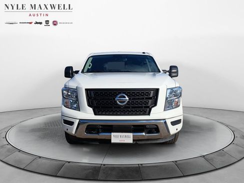 Used 2021 Nissan Titan SV w/ SV Convenience Package RWD image 18