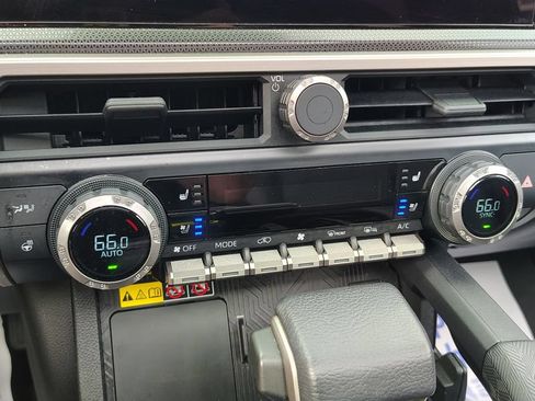 Used 2025 Toyota 4Runner Limited w/ Tow Technology Package AWD/4WD image 36
