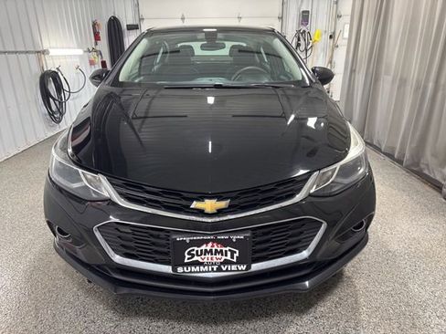 Used 2018 Chevrolet Cruze LT image 2