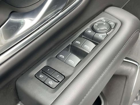 Used 2024 Chevrolet Suburban Z71 w/ Luxury Package AWD/4WD image 19
