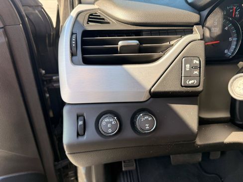 Used 2020 GMC Yukon SLT AWD/4WD image 11