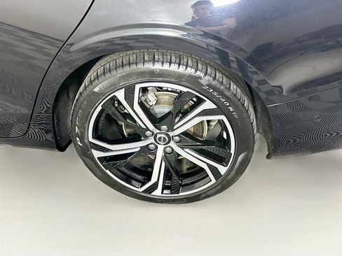 Used 2024 Volvo S60 B5 Plus image 11