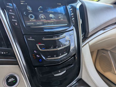 Used 2017 Cadillac Escalade ESV Luxury AWD/4WD image 25