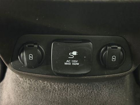 Used 2020 Hyundai Santa Fe Limited image 25