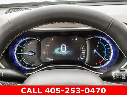 Used 2024 Chrysler Pacifica Limited FWD image 61