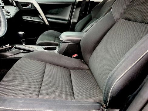 Used 2016 Toyota RAV4 XLE image 10