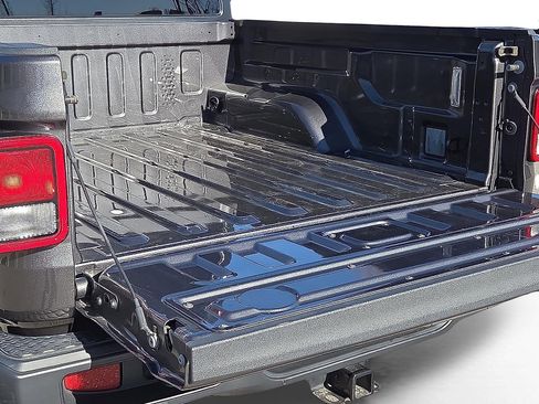 Used 2022 Jeep Gladiator Sport image 8