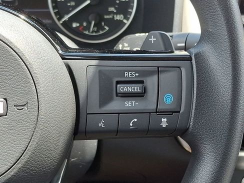 Used 2023 Nissan Rogue SV AWD/4WD image 23