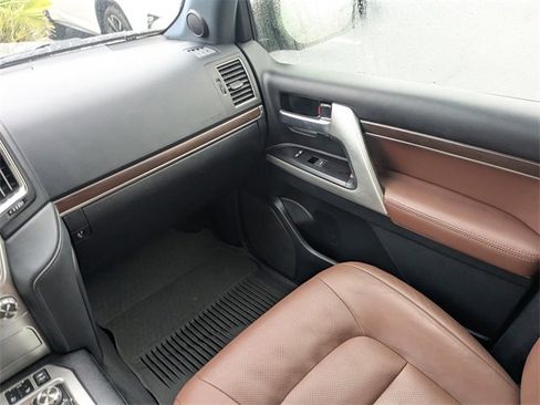Used 2021 Toyota Land Cruiser image 17