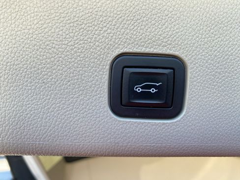 Used 2010 Cadillac SRX Premium image 11