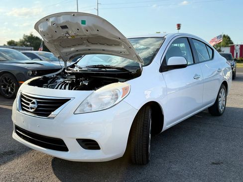 Used 2012 Nissan Versa SV FWD image 11