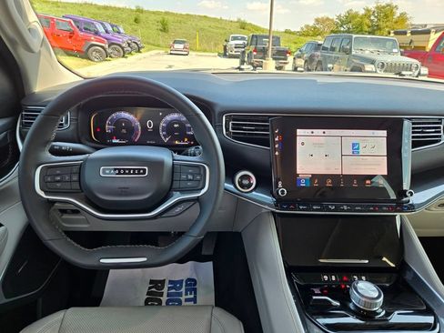 Used 2022 Jeep Wagoneer Series I w/ Premium Group I AWD/4WD image 18