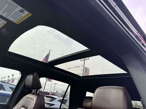 Used 2022 Ford Expedition Limited image 19