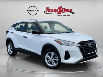 New 2025 Nissan Kicks Play S