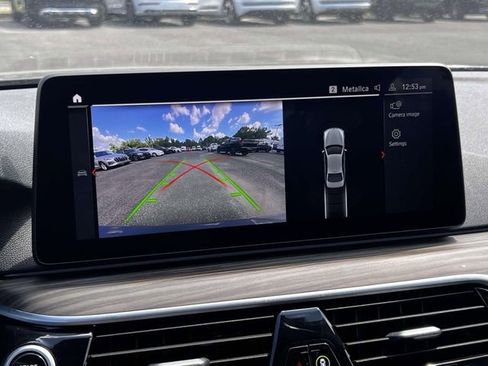 Used 2022 BMW 530e w/ Premium Package image 31