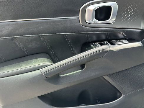 Used 2023 Kia Sorento SX image 13