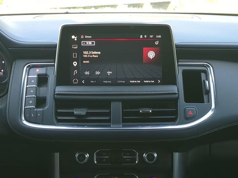 Used 2023 GMC Yukon SLT w/ SLT Premium Package image 16