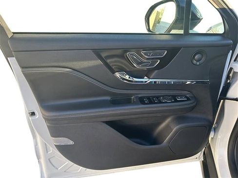 Used 2022 Lincoln Corsair Reserve w/ Equipment Group 201A image 15