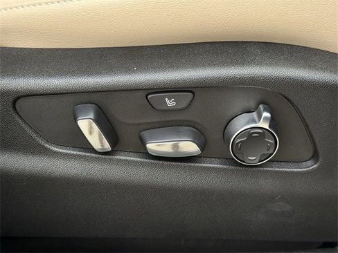 Used 2024 Cadillac XT4 Premium Luxury image 29