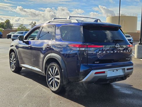 Used 2022 Nissan Pathfinder Platinum image 3