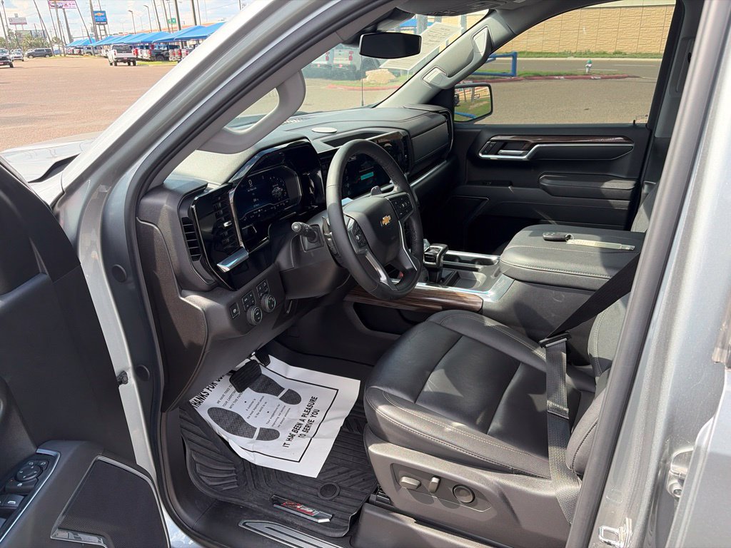 Used 2025 Chevrolet Silverado 1500 LT AWD/4WD image 9