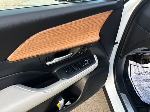 Used 2025 Toyota Grand Highlander Limited image 12