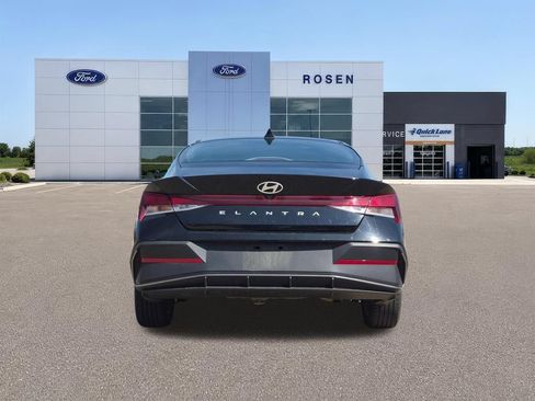 Used 2024 Hyundai Elantra SEL FWD image 4