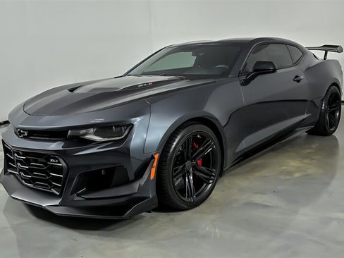 Used 2019 Chevrolet Camaro ZL1 RWD image 5