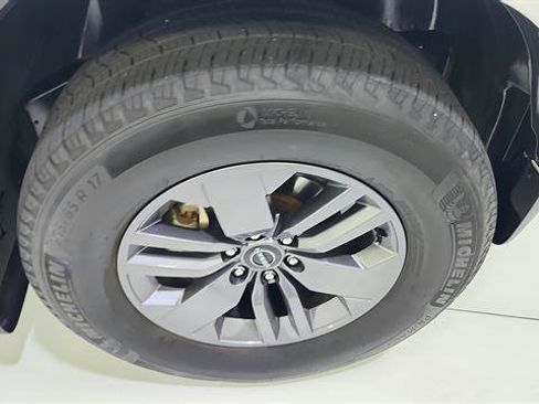 Certified 2025 Nissan Frontier SV w/ SV Convenience Package RWD image 33