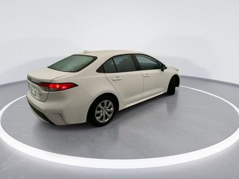 Used 2022 Toyota Corolla LE image 6