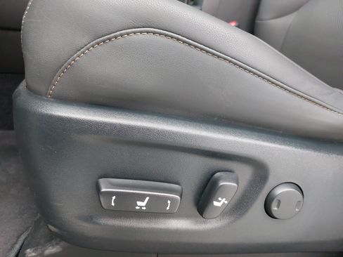Used 2021 Lexus GX 460 Premium w/ Accessory Package AWD/4WD image 32
