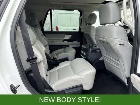 Used 2025 Ford Expedition Active image 10