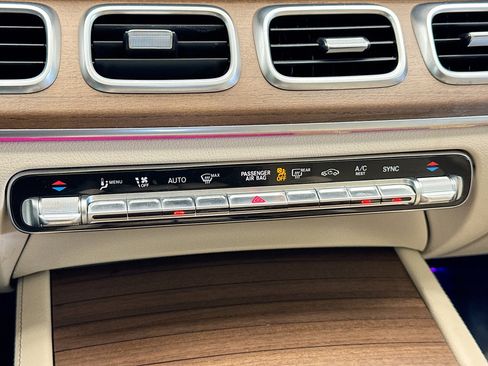 Used 2021 Mercedes-Benz GLS 450 4MATIC image 10