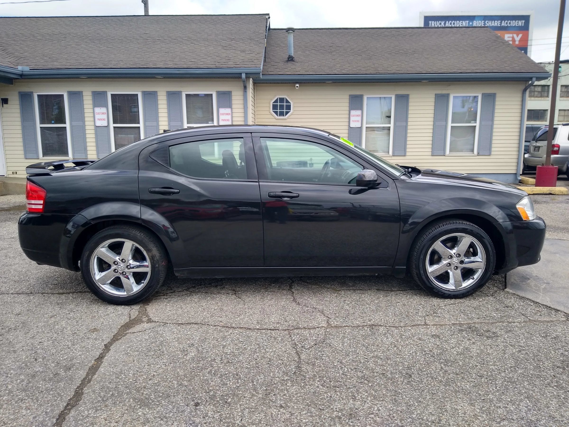 Used 2010 Dodge Avenger R/T w/ Navigation & Sound Group I FWD image 4