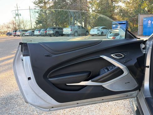 Used 2018 Chevrolet Camaro SS image 19