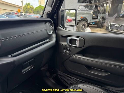 Used 2023 Jeep Wrangler Unlimited Sahara AWD/4WD image 19