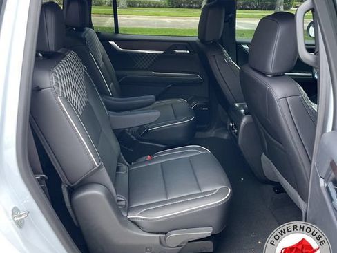 Used 2026 GMC Acadia Denali w/ Super Cruise Package FWD image 17