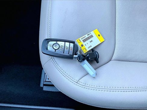 Used 2023 Ford Explorer Limited image 32