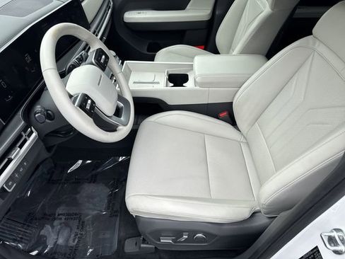 Certified 2025 Hyundai Santa Fe SEL image 9