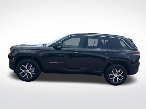 Used 2025 Jeep Grand Cherokee Limited AWD/4WD image 2