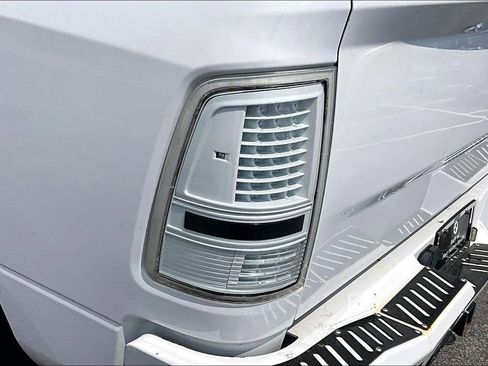 Used 2018 RAM 2500 SLT AWD/4WD image 19