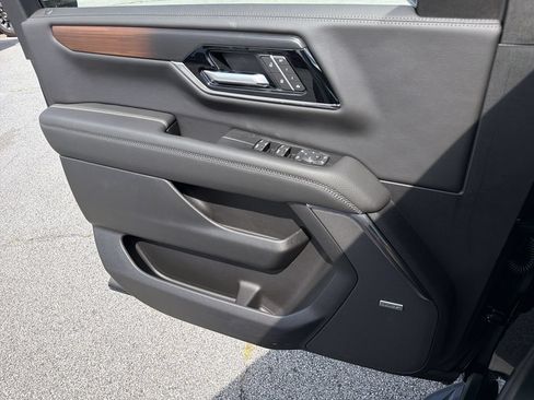 New 2026 GMC Yukon Denali w/ LPO, Floor Liner Package RWD image 13