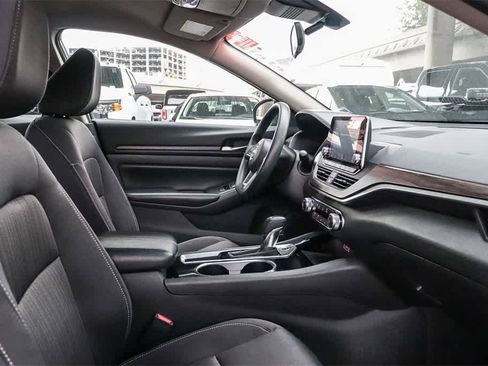 Used 2024 Nissan Altima 2.5 SV image 16