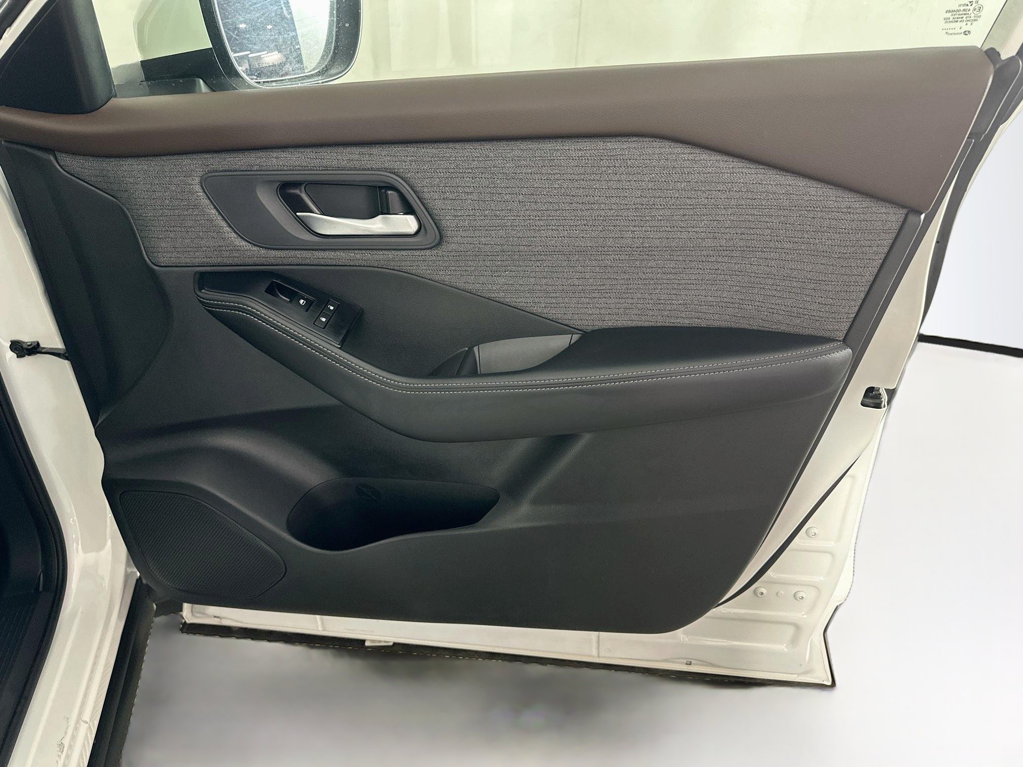 Used 2023 Nissan Rogue SV FWD image 31
